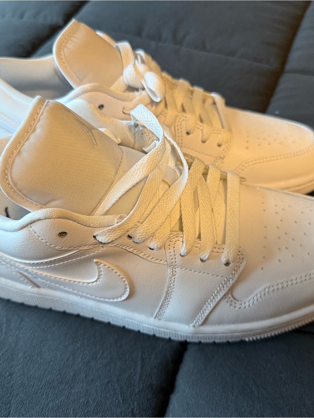 Nike air Jordan 1 women’s White Low-Top Sneakers size 9